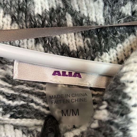 Alia‎ women’s grey and white cowl neck knit fringed poncho medium - Picture 6 of 9